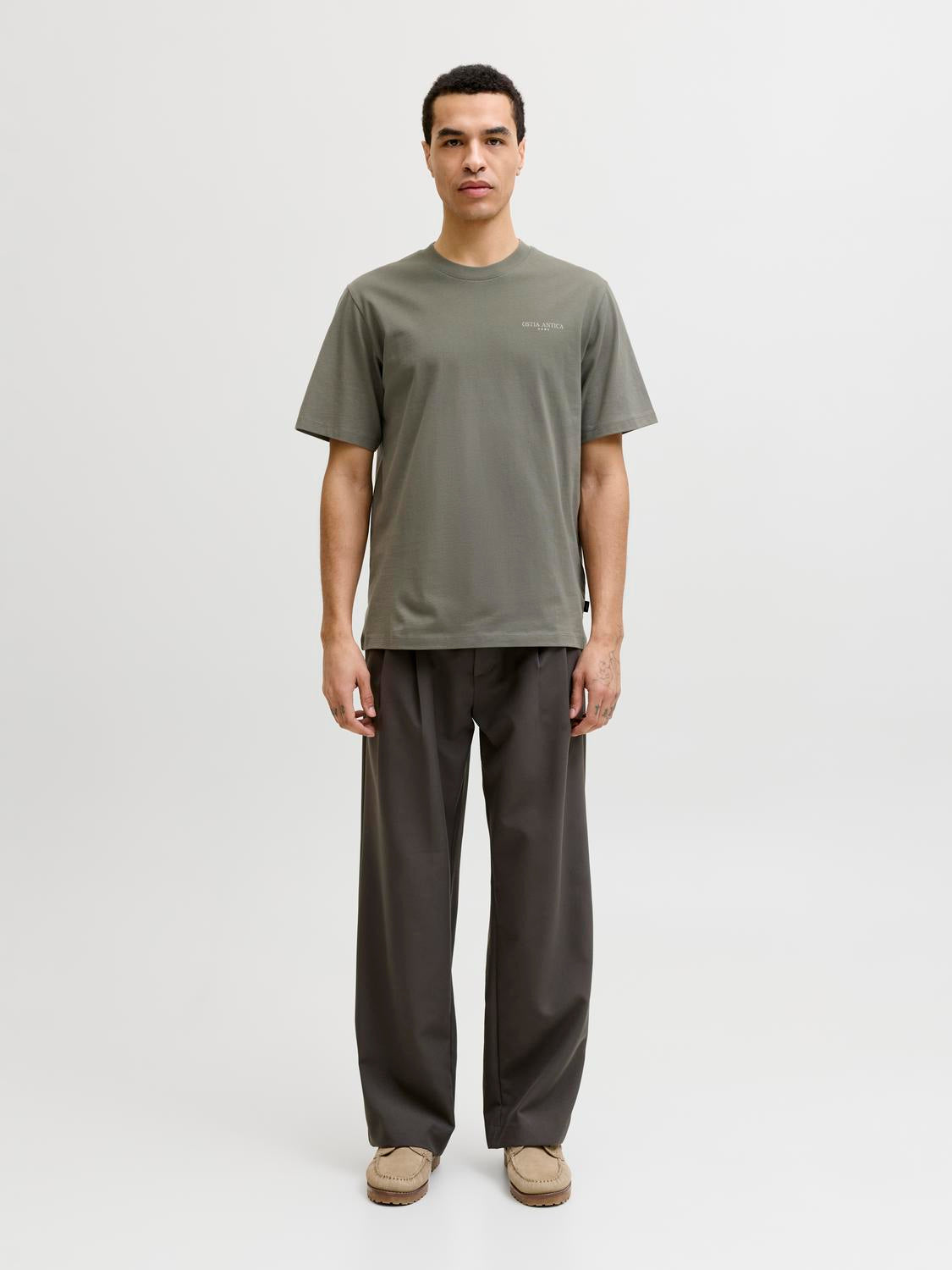 model_shot-front_full